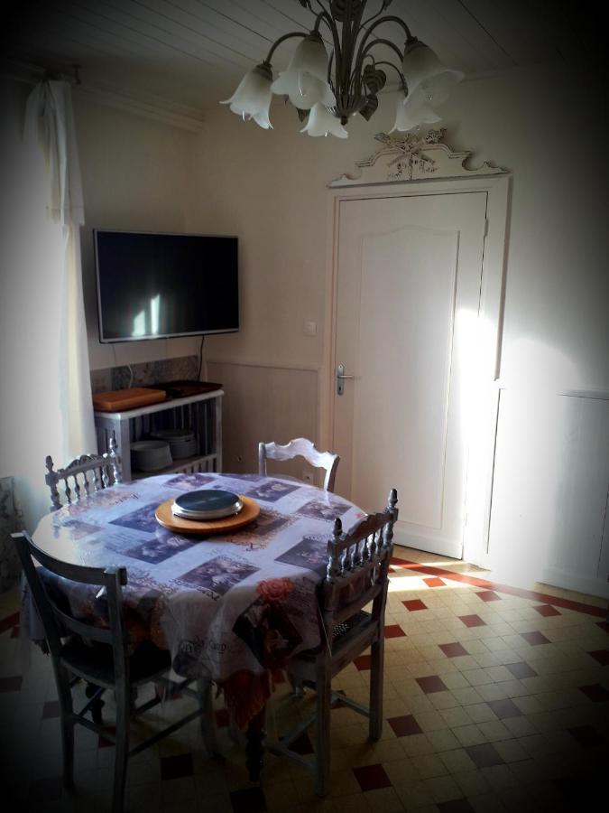 B&B Chez Annie Saint-Martin-de-Gurçon Esterno foto